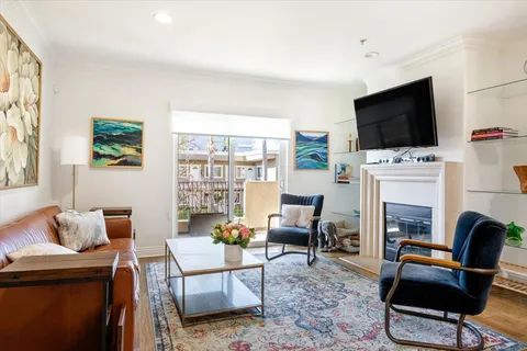 $999,999 | 4394 Farmdale Avenue, Unit 202, Studio City, CA 91604