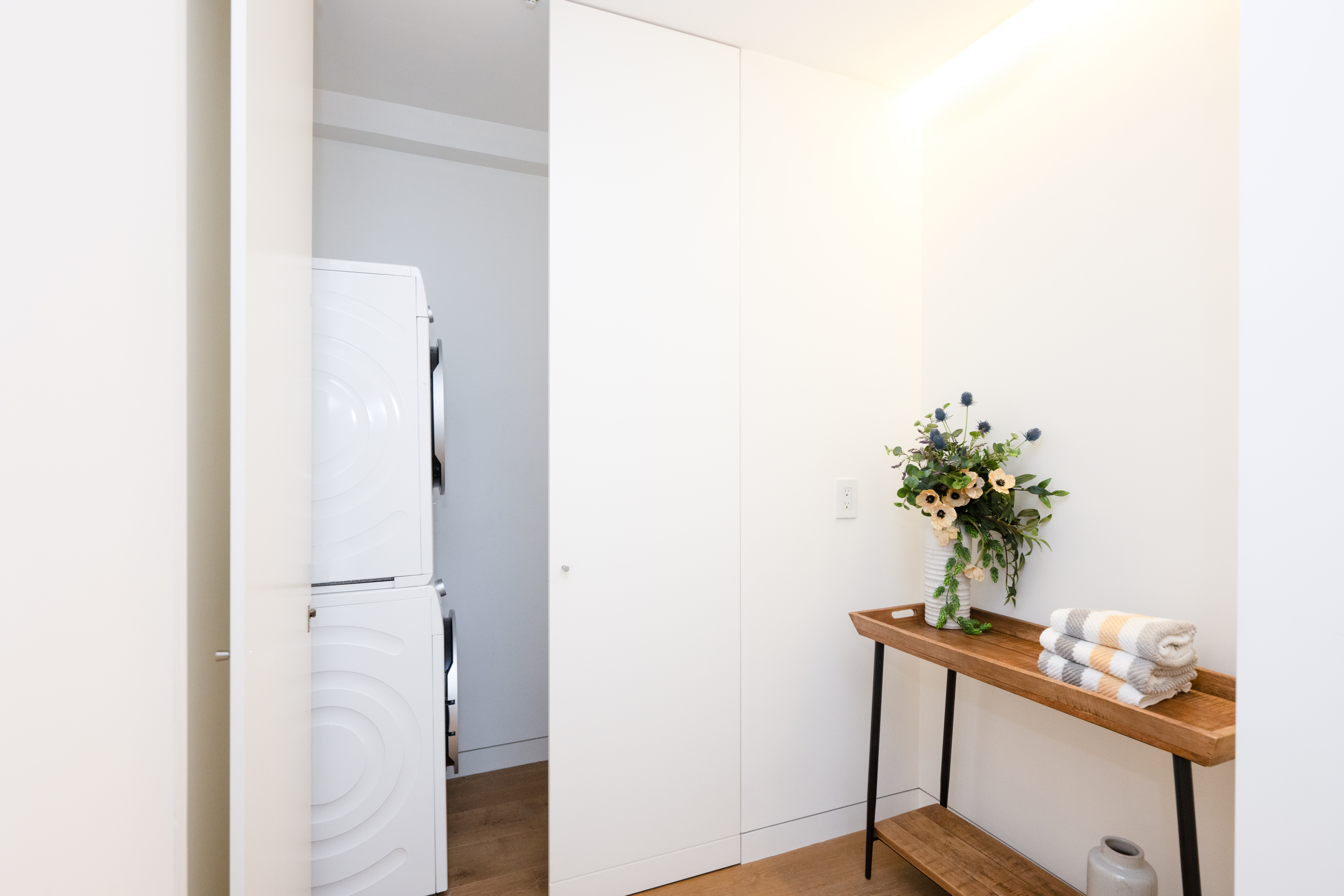 124 East 79th Street, Unit 7D Manhattan, NY 10075 - Photo 9 of 26 a view of entryway with wooden floor