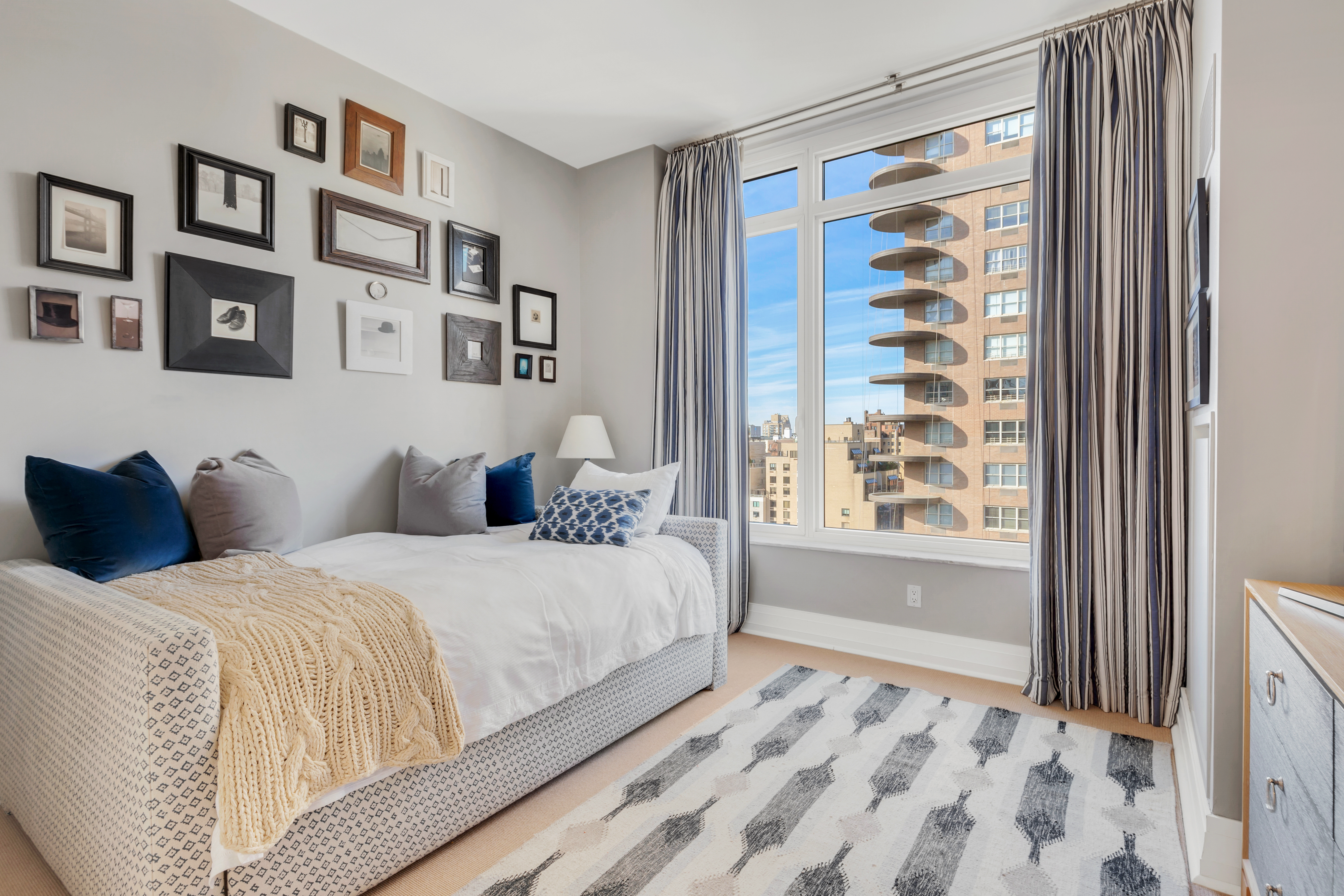 205 East 85th Street, Unit 19E Manhattan, NY 10028 - Photo 8 of 18 a bedroom with a bed and a window