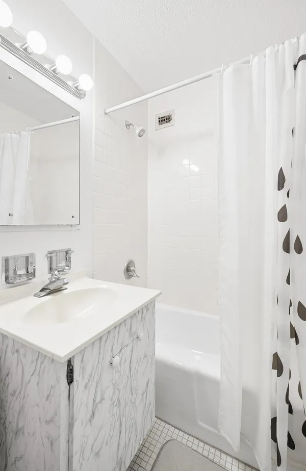$1,180,000 | 555 Main Street, Unit 512 | Roosevelt Island