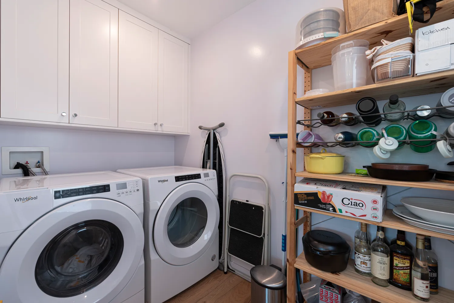 a view of a livingroom with furniture