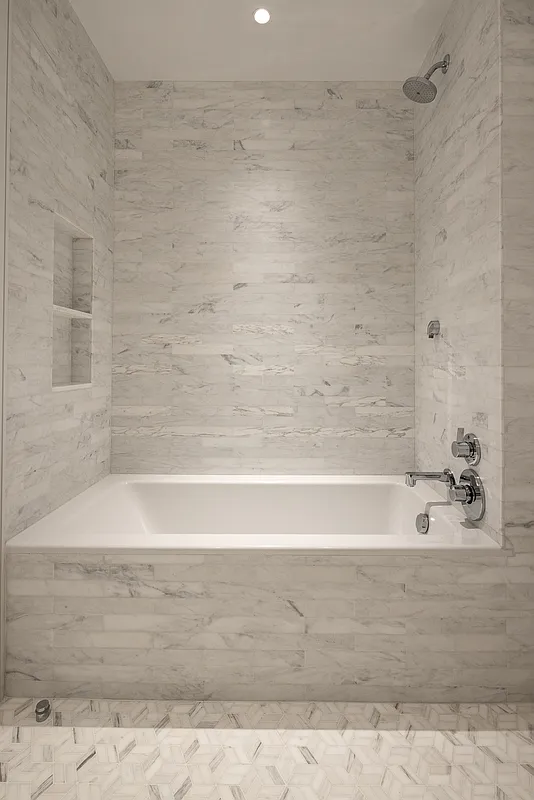 250 West 96th Street, Unit PHA Manhattan, NY 10025 - Photo 14 of 33 a bathroom with a bathtub