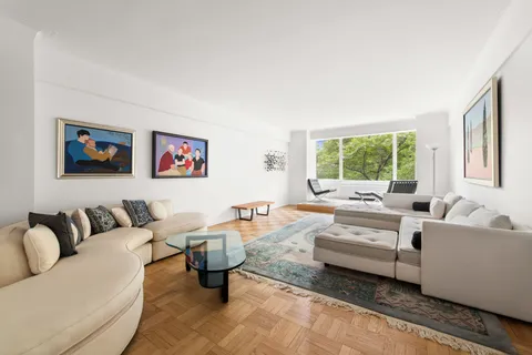 $2,750,000 | 860 5th Avenue, Unit 3H | Lenox Hill