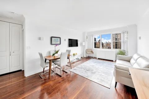$795,000 | 400 East 54th Street, Unit 26D | Sutton Place