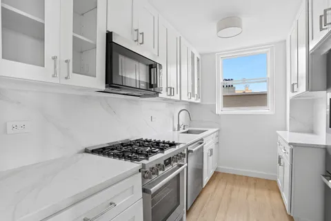 $1,300,000 | 444 East 86th Street, Unit 20B | Upper East Side