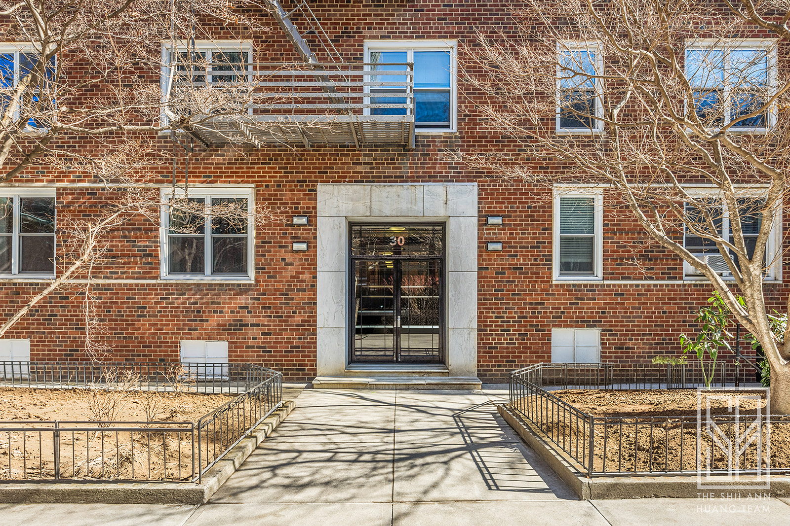 30 Monroe Place, Unit 5C Brooklyn, NY 11201 - Photo 8 of 9 a front view of a house