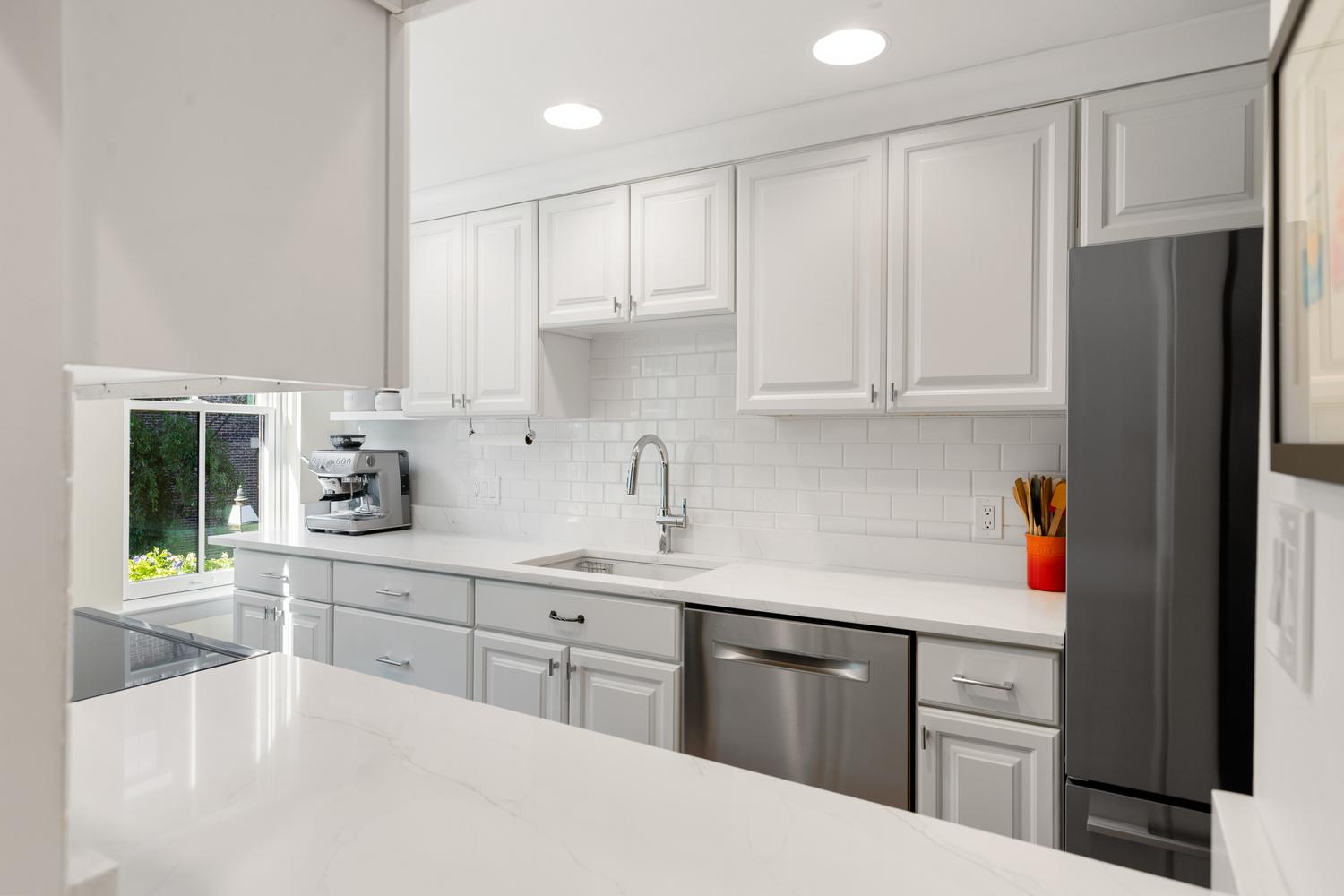 15 Lawrence Street, Unit 2 Boston, MA 02116 - Photo 15 of 34