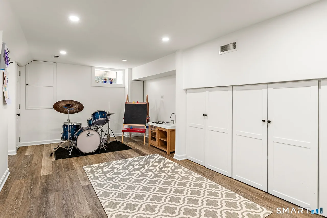 15 Charles Street Darien, CT 06820 - Photo 12 of 15