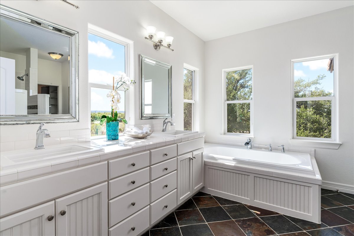 23802 Oscar Road Spicewood, TX 78669 - Photo 29 of 40 Gallery Image 29