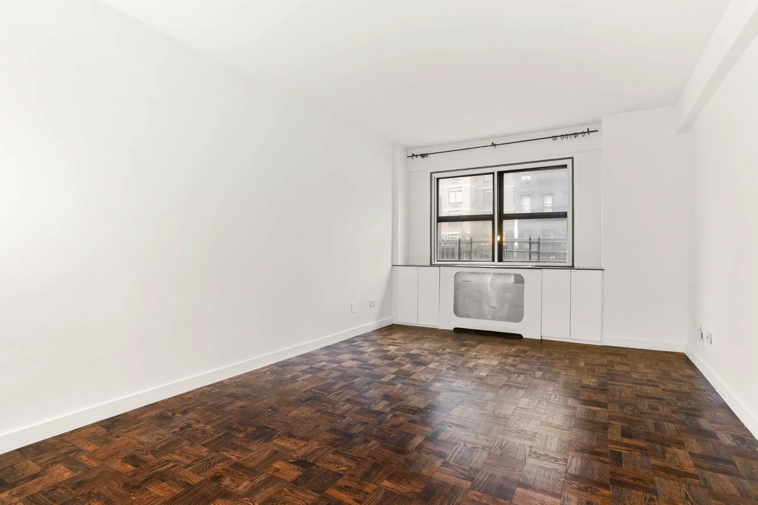 $660,000 | 345 East 69th Street, Unit 2E | Lenox Hill