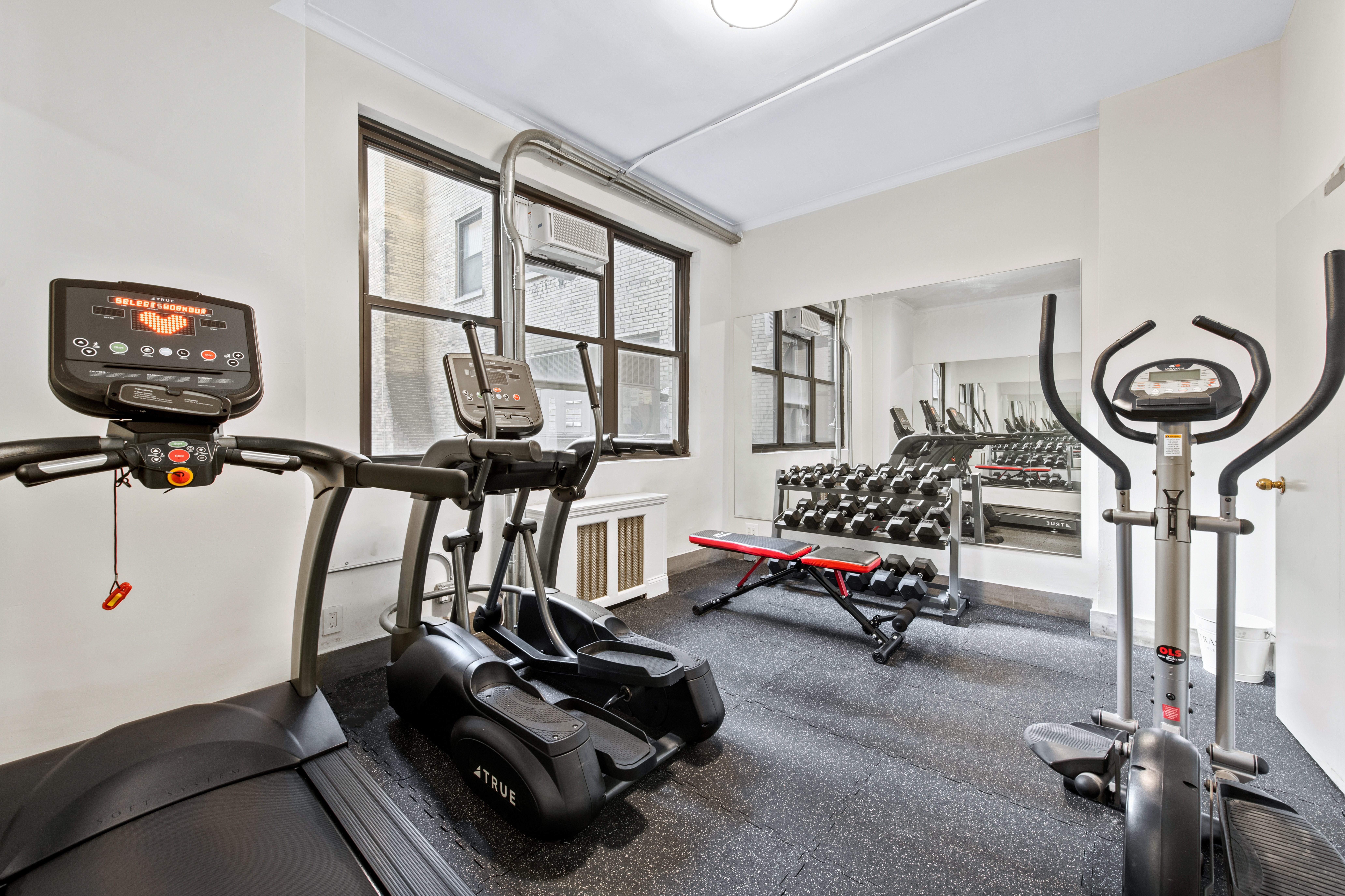175 West 73rd Street, Unit 8E Manhattan, NY 10023 - Photo 10 of 13 Gallery Image 10