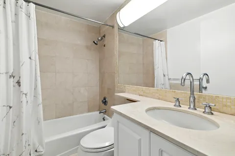 $1,000,000 | 150 East 85th Street, Unit 9A | Upper East Side