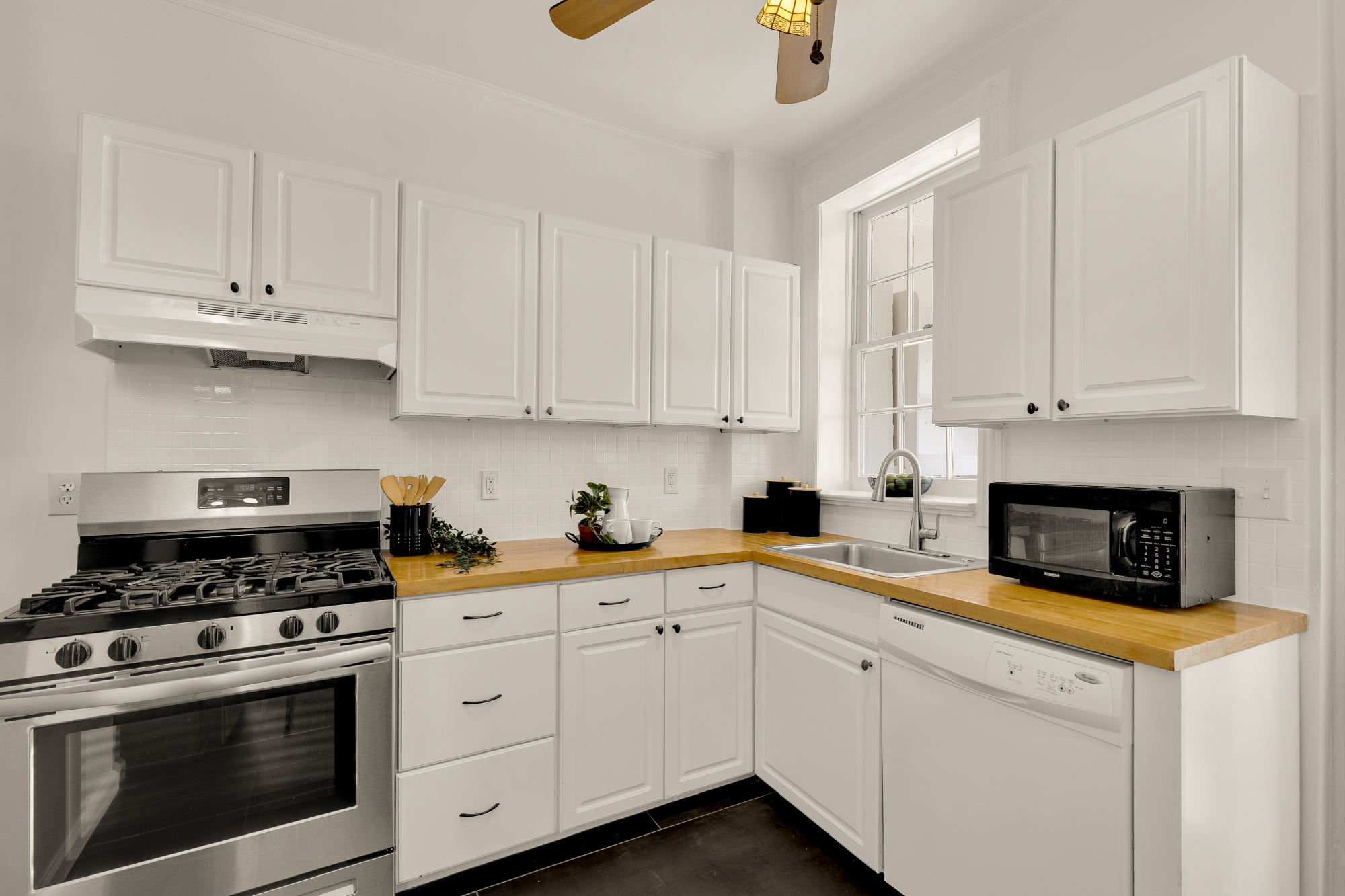 1430 K Street Southeast Washington, DC 20003 - Photo 8 of 28