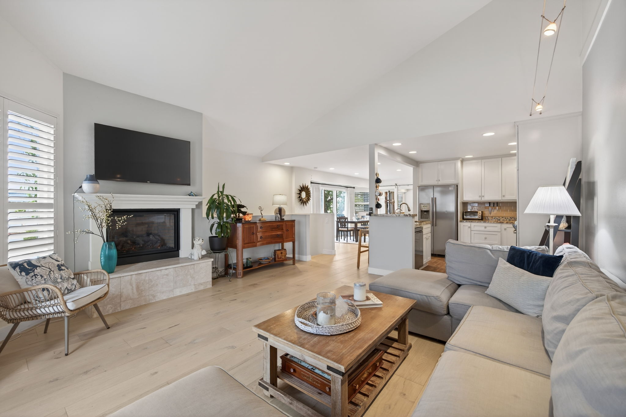 1251 Mandalay Beach Road Oxnard, CA 93035 - Photo 5 of 24