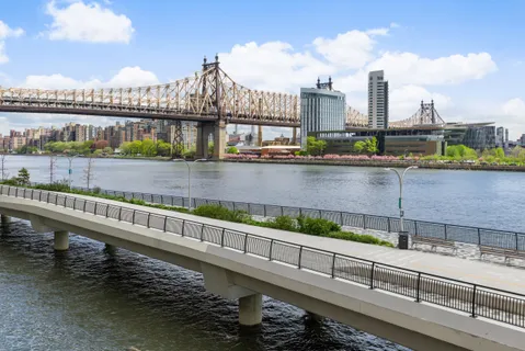 $675,000 | 25 Sutton Place South, Unit 4I | Sutton Place