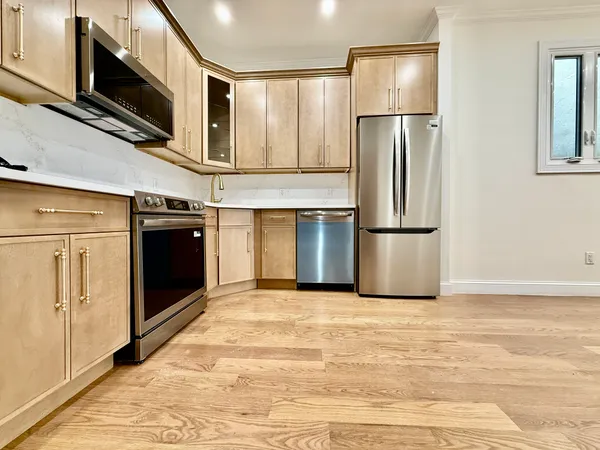 $6,280 | 172 Union Street, Unit 4R | Carroll Gardens