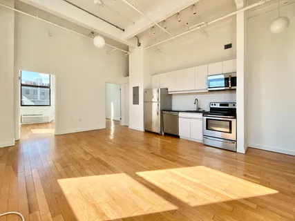 $6,800 | 44 Berry Street, Unit 3C | Williamsburg