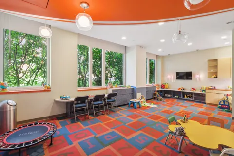 $990,000 | 415 Main Street, Unit 9D | Roosevelt Island