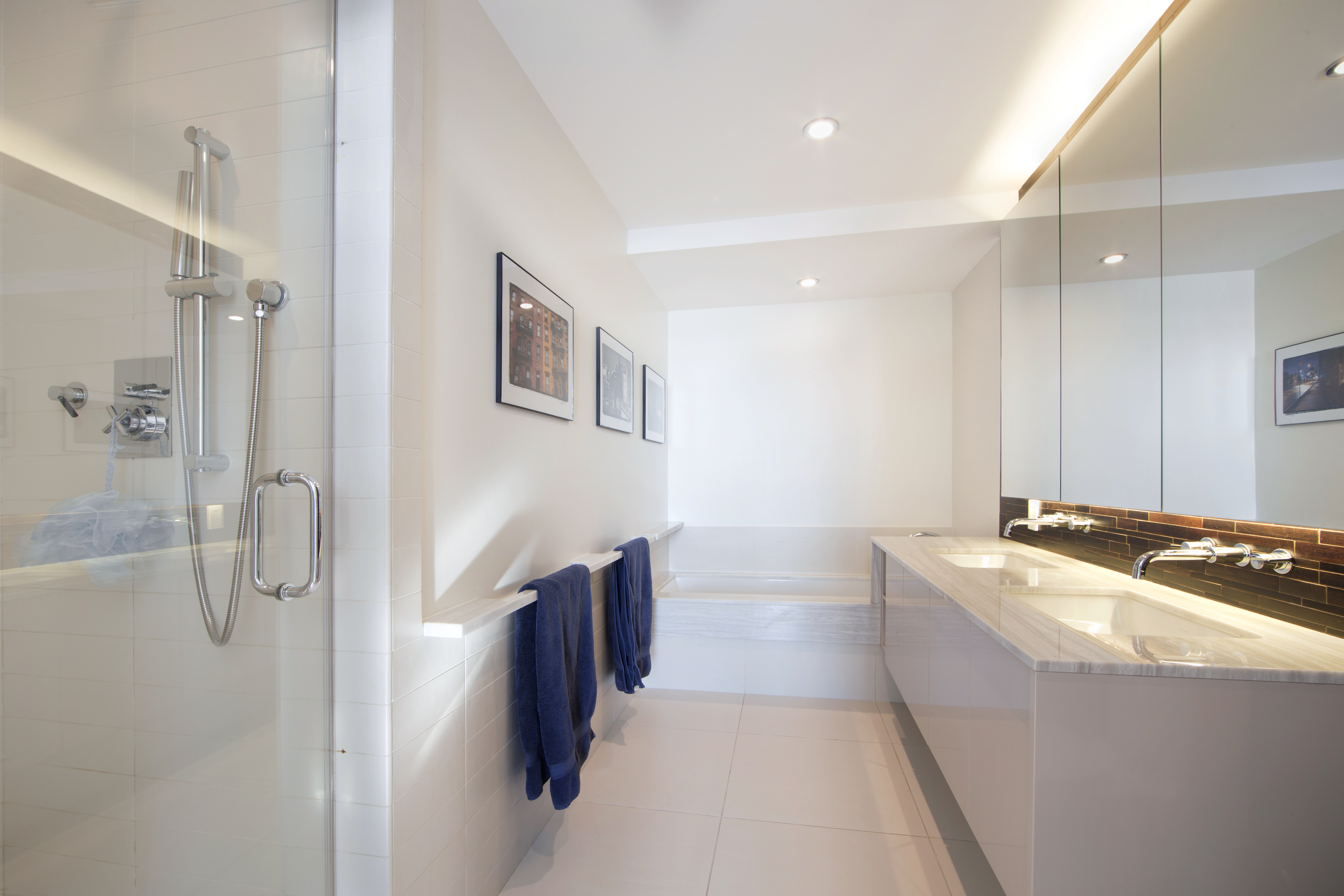 2 Northside Piers, Unit 20L Brooklyn, NY 11249 - Photo 6 of 16 a spacious bathroom with a tub sink and mirror