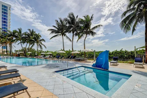 $600,000 | 6801 Collins Avenue, Unit DOOR 606, Miami Beach, FL 33141