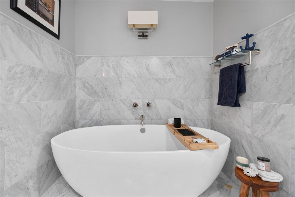 135 West Concord Street, Unit 1 Boston, MA 02118 - Photo 21 of 36 a bathroom with a bathtub