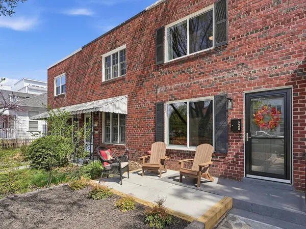 $795,000 | 625 North Alfred Street, Alexandria, VA 22314