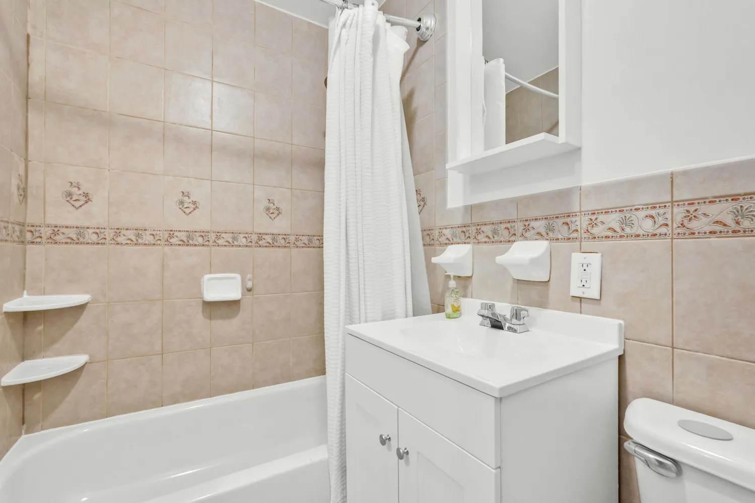 $3,200 | 273 Albany Avenue, Unit 3B | Crown Heights