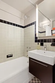 $545,000 | 200 West 20th Street, Unit 909 | Chelsea