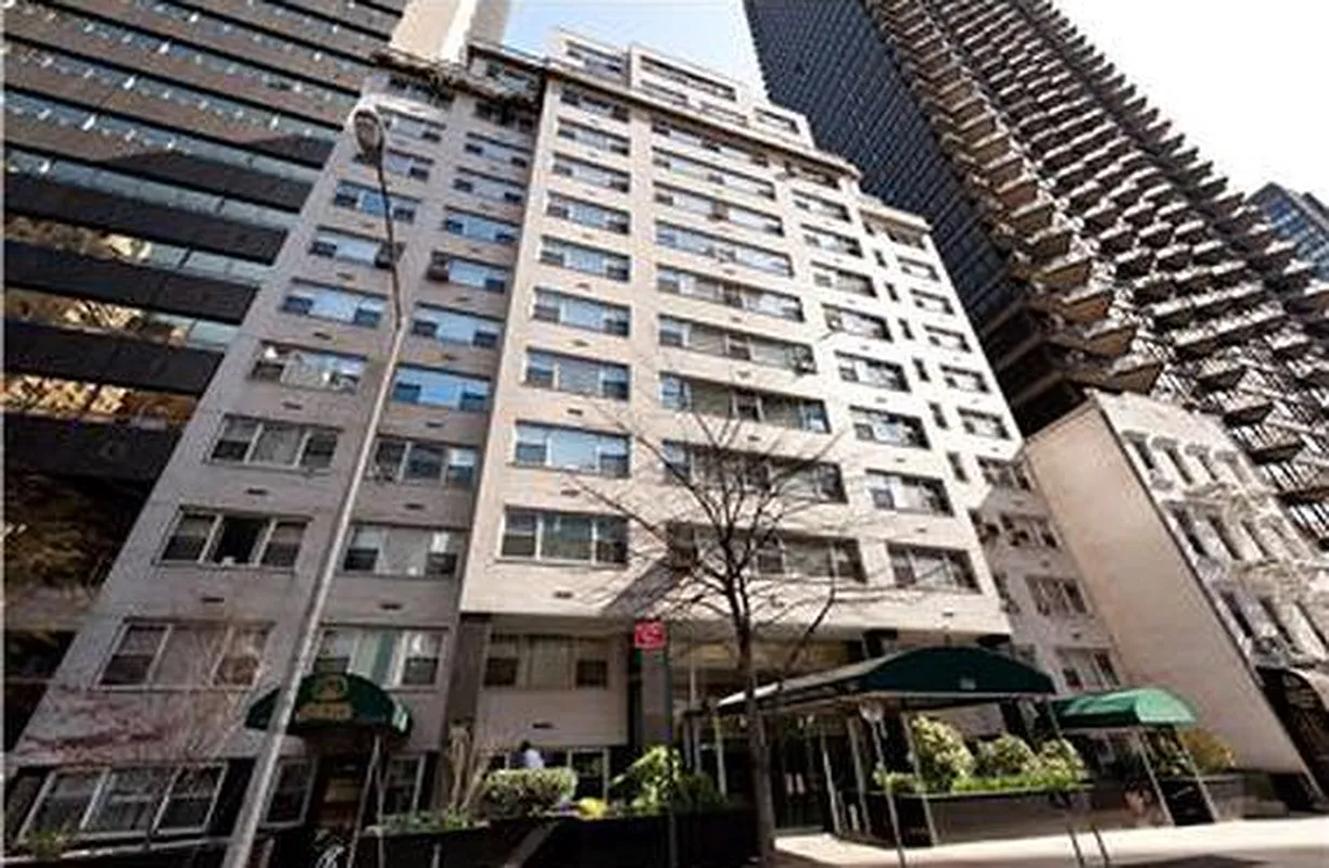 321 East 48th Street, Unit 7F Manhattan, NY 10017 - Photo 6 of 7 front view of a building