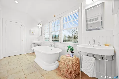 $1,599,000 | 164 Wakeman Road, Fairfield, CT 06824