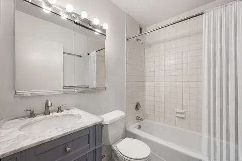 $850,000 | 301 East 45th Street, Unit 5E | Midtown East