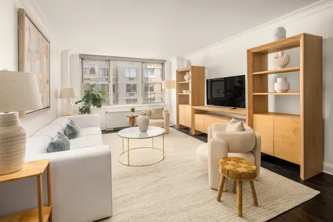 $1,850,000 | 250 East 65th Street, Unit 10C | Lenox Hill
