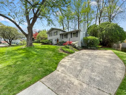 $1,350,000 | 6813 Winterberry Lane, Bethesda, MD 20817