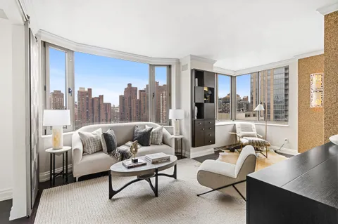 $2,249,000 | 400 East 90th Street, Unit 23B | Upper East Side