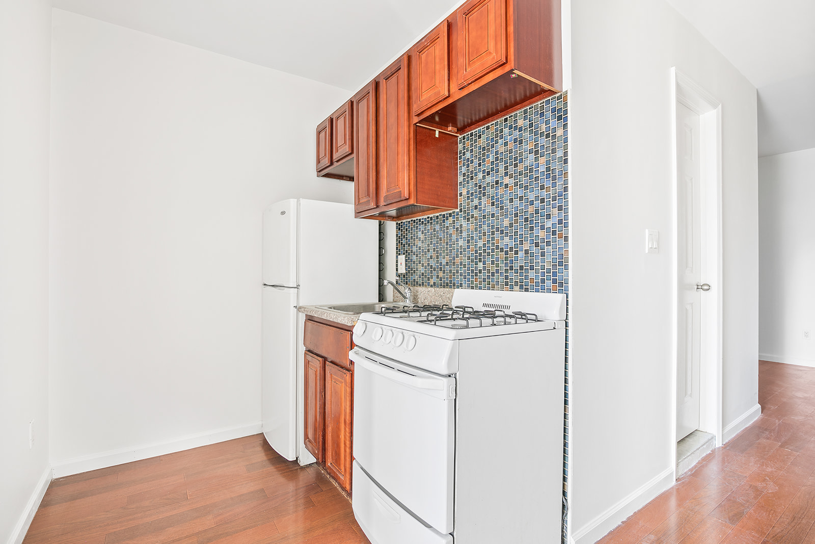 117 Henry Street, Unit 11 Manhattan, NY 10002 - Photo 2 of 4 a utility room with dryer and washer