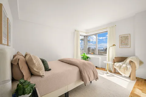 $1,750,000 | 175 West 13th Street, Unit 19C | West Village