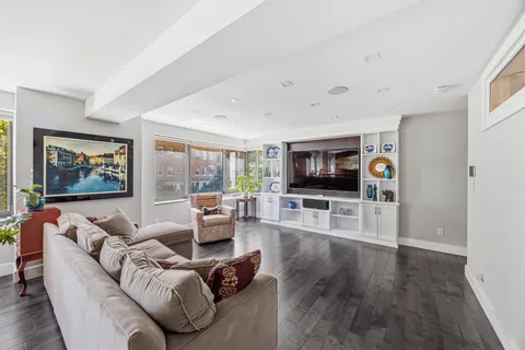 $2,700,000 | 10 East End Avenue, Unit 4JK | Upper East Side