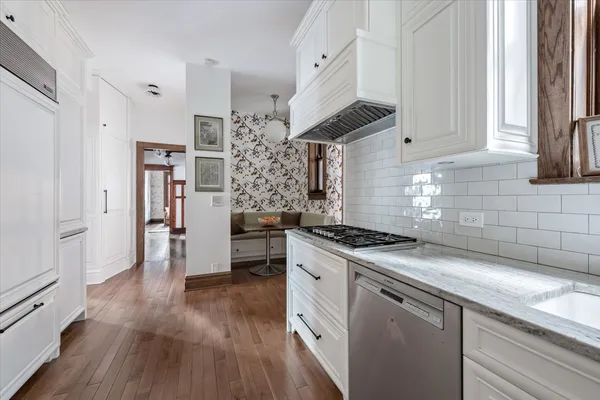 $1,200,000 | 457 West Fullerton Parkway, Unit 2W, Chicago, IL 60614