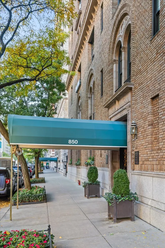 a view of building with outdoor space