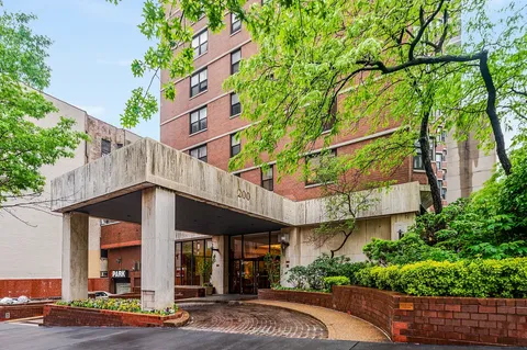 $1,150,000 | 200 East 90th Street, Unit 16E | Upper East Side