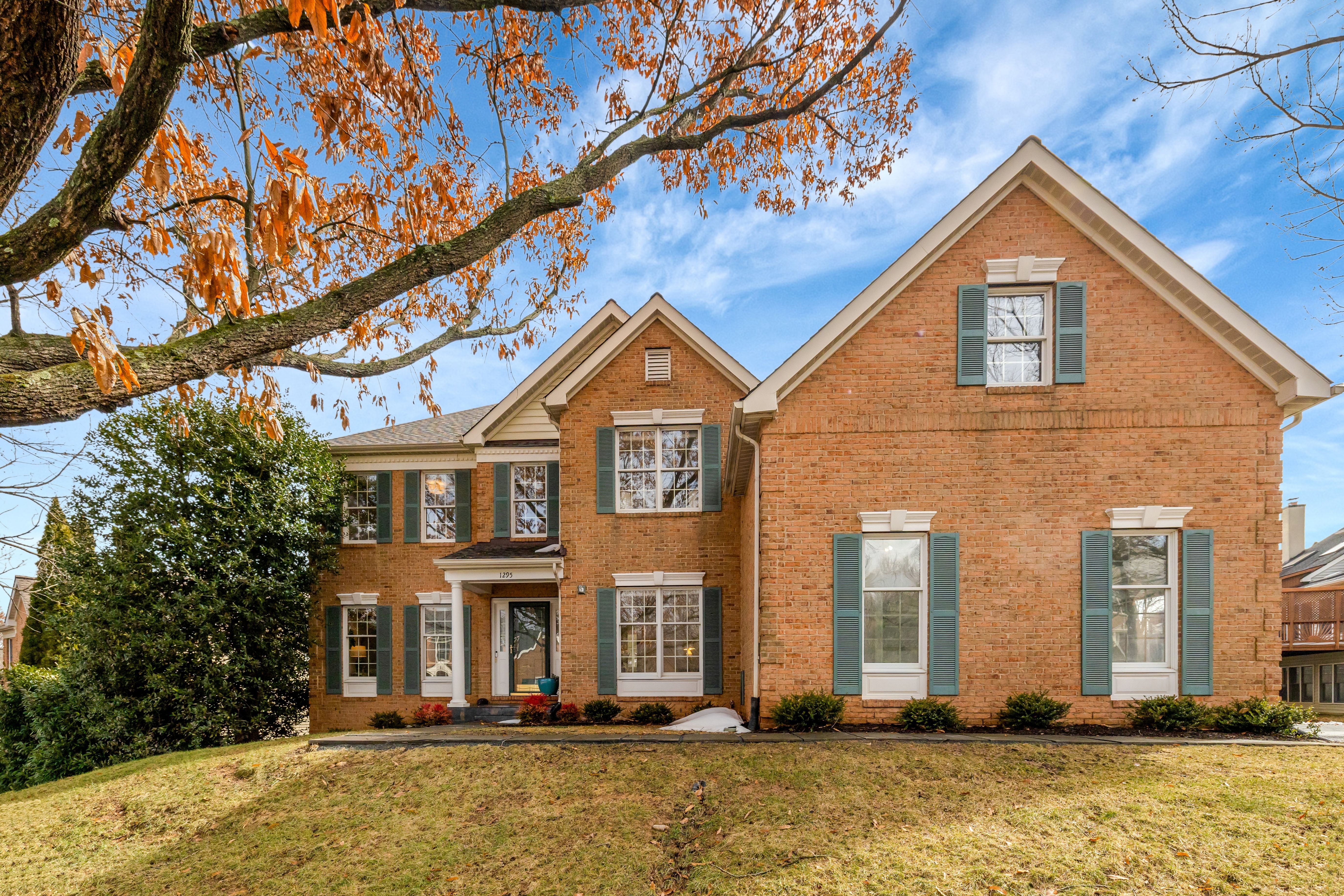 1295 Gatesmeadow Way Reston, VA 20194 - Photo 2 of 57