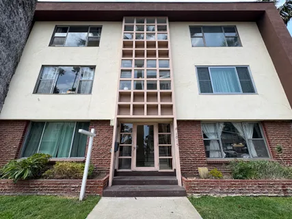 $369,000 | 1015 East Ocean Boulevard, Unit 12, Long Beach, CA 90802