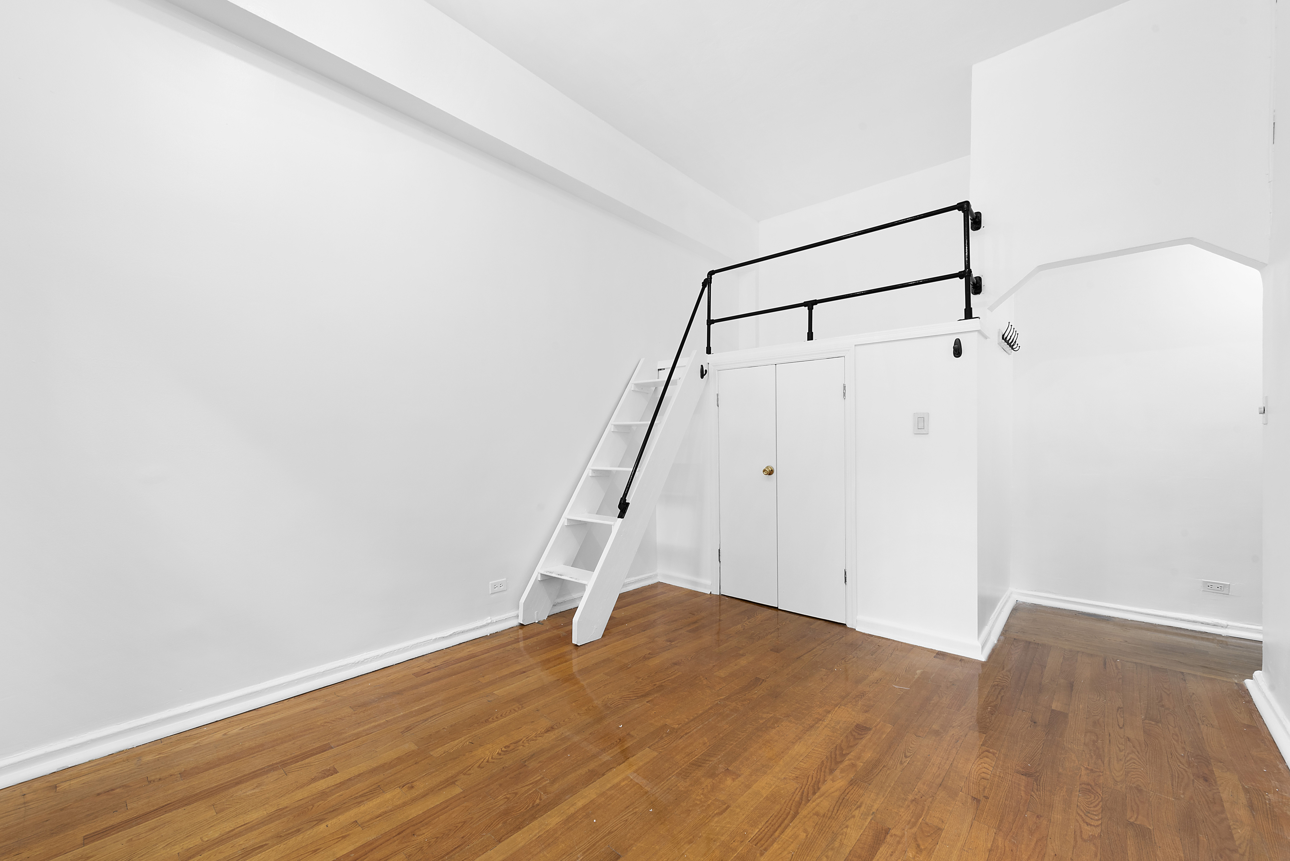 159-34 Riverside Drive West, Unit 1F90 Manhattan, NY 10032 - Photo 1 of 14 a view of small space