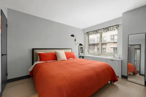 $575,000 | 420 East 72nd Street, Unit 2E | Lenox Hill