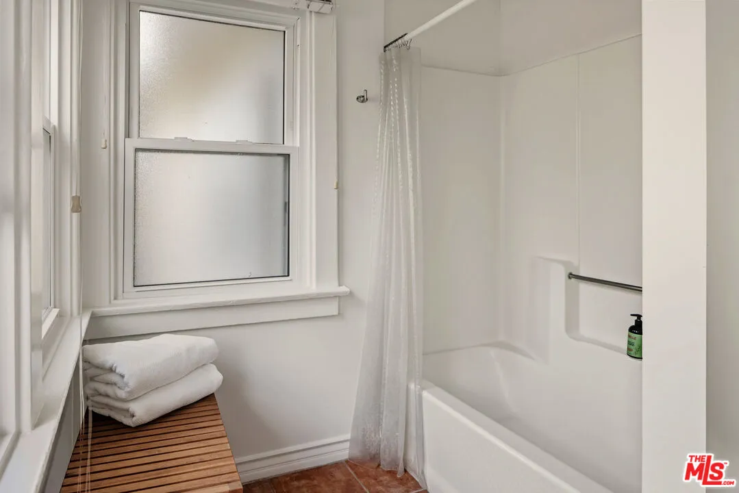 $1,650,000 | 703 Boccaccio Avenue, Venice, CA 90291