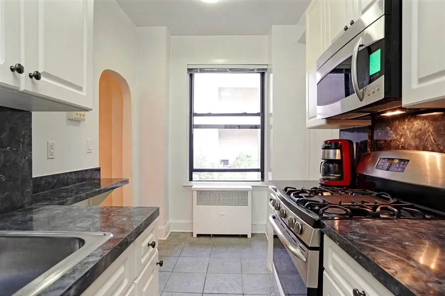 $3,100 | 215 West 75th Street, Unit 6E | Upper West Side