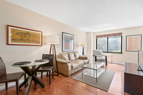 $499,000 | 280 Rector Place, Unit 4L | Battery Park City