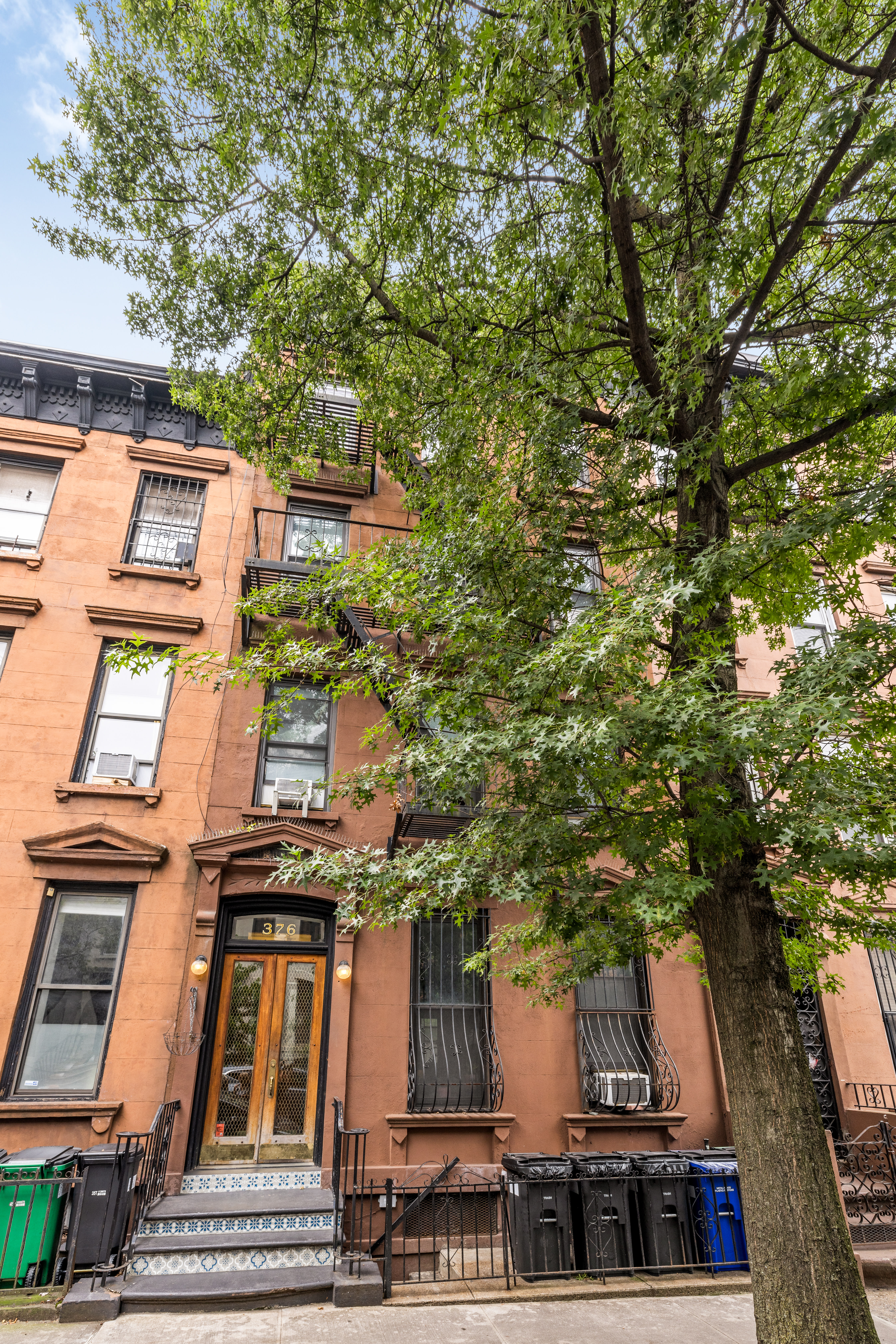 376 Bergen Street, Unit 1R Brooklyn, NY 11217 - Photo 1 of 10 front view of a building