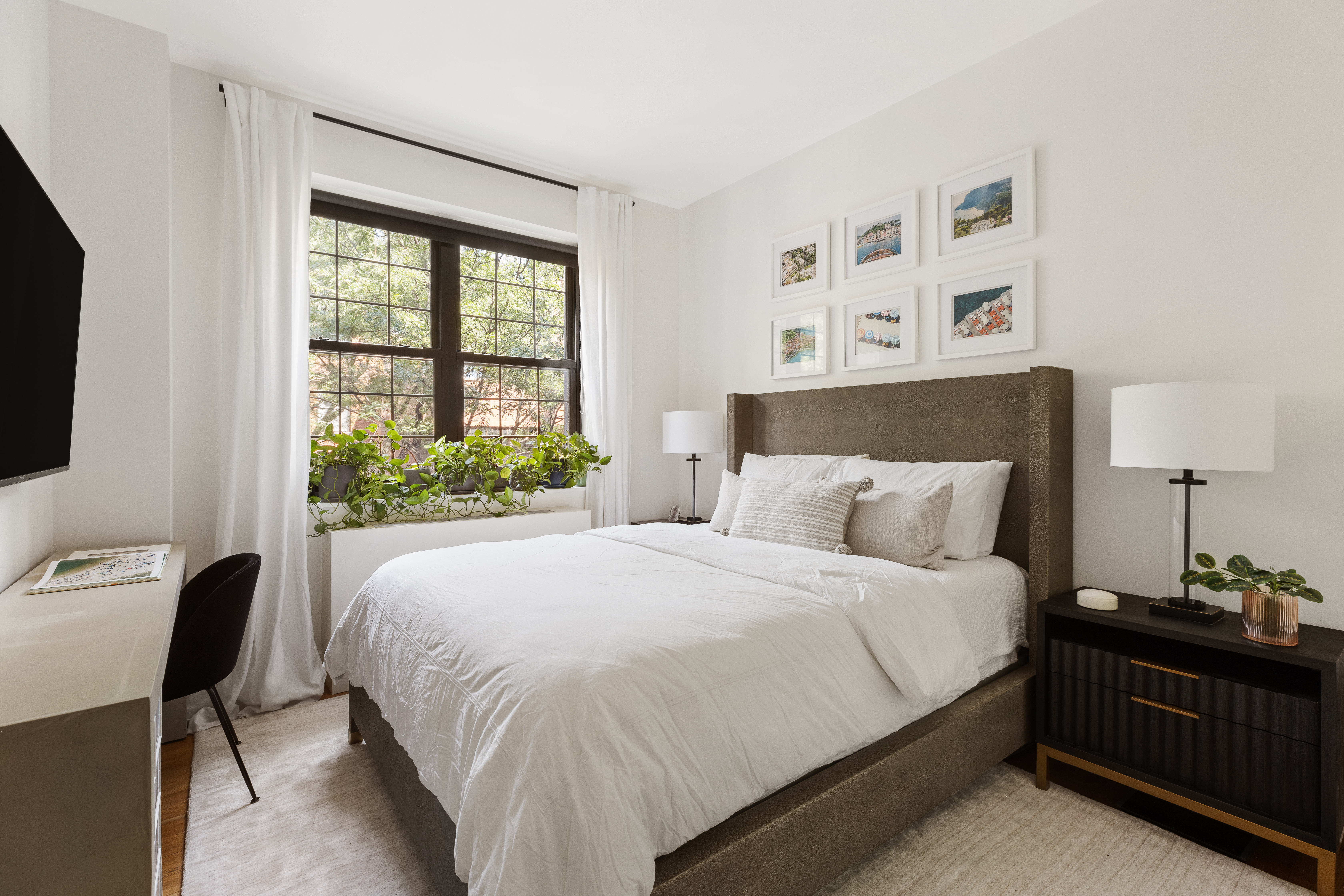 110 Warren Street, Unit B203 Brooklyn, NY 11201 - Photo 5 of 10 a bedroom with a bed and a window