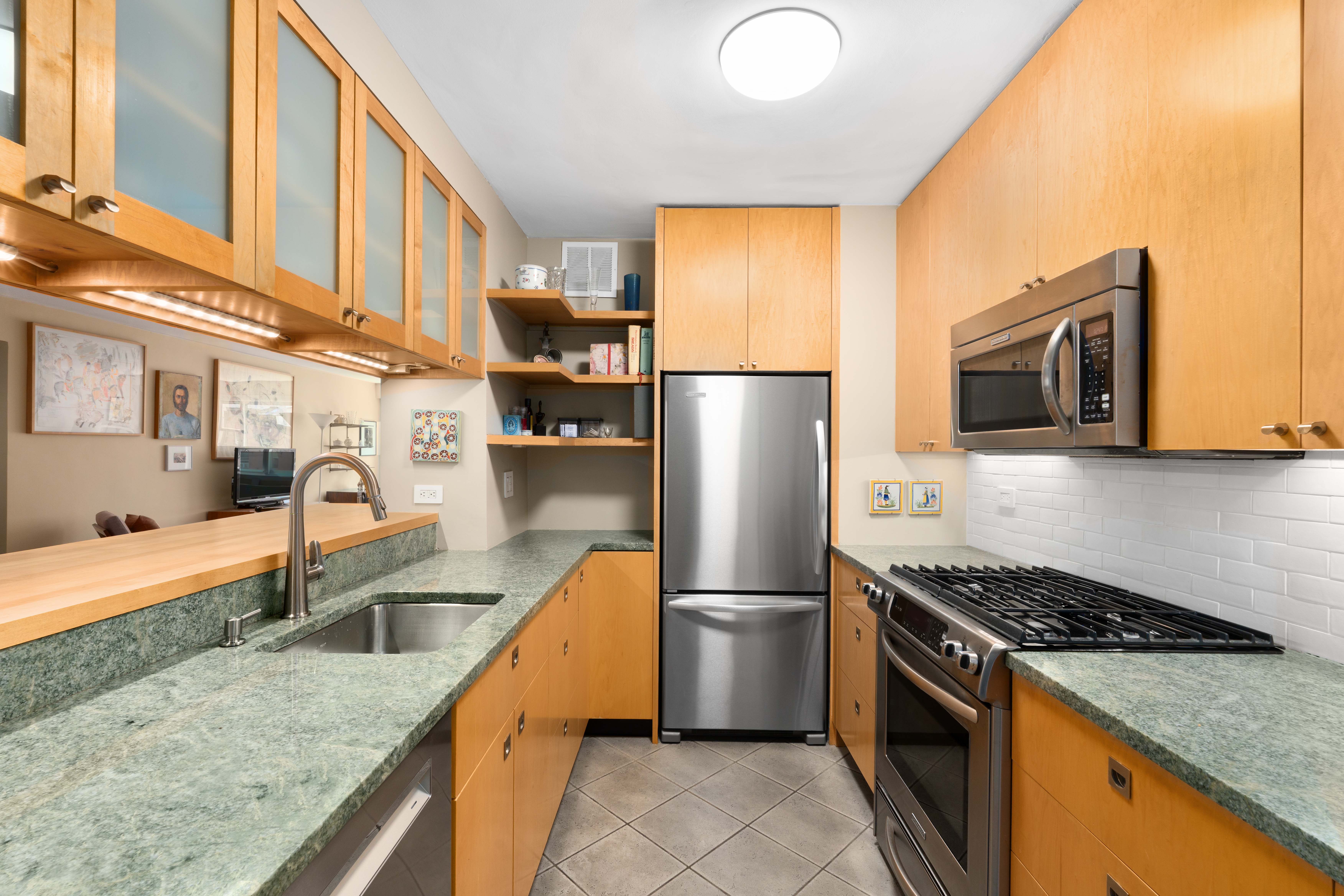 101 West 12th Street, Unit 5J Manhattan, NY 10011 - Photo 3 of 8